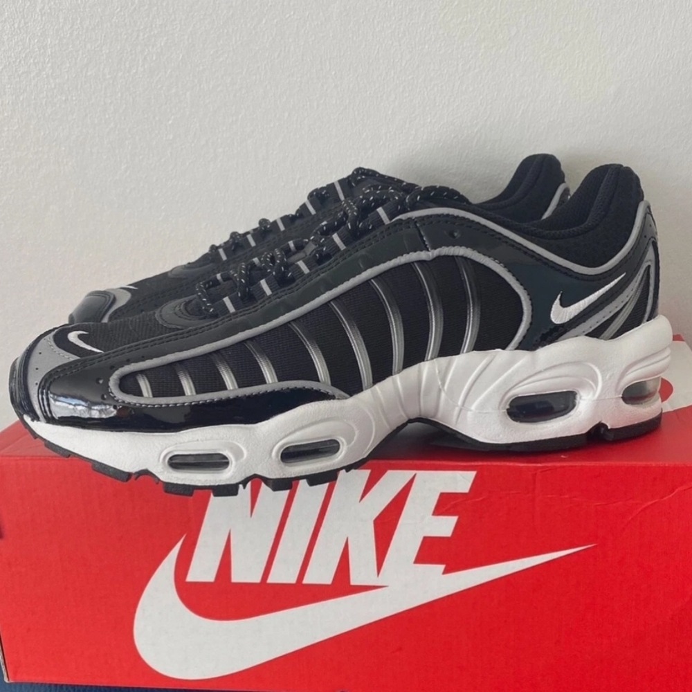 NIKE AIR MAX TAILWIND 4 WOMEN US SIZE 7.5 GREAT COND